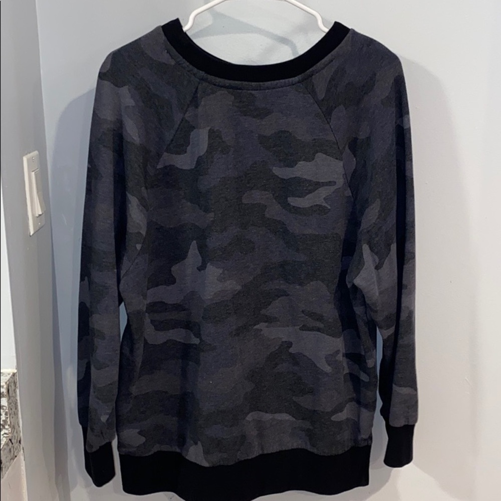 Victoria’s Secret pullover - Picture 4 of 4